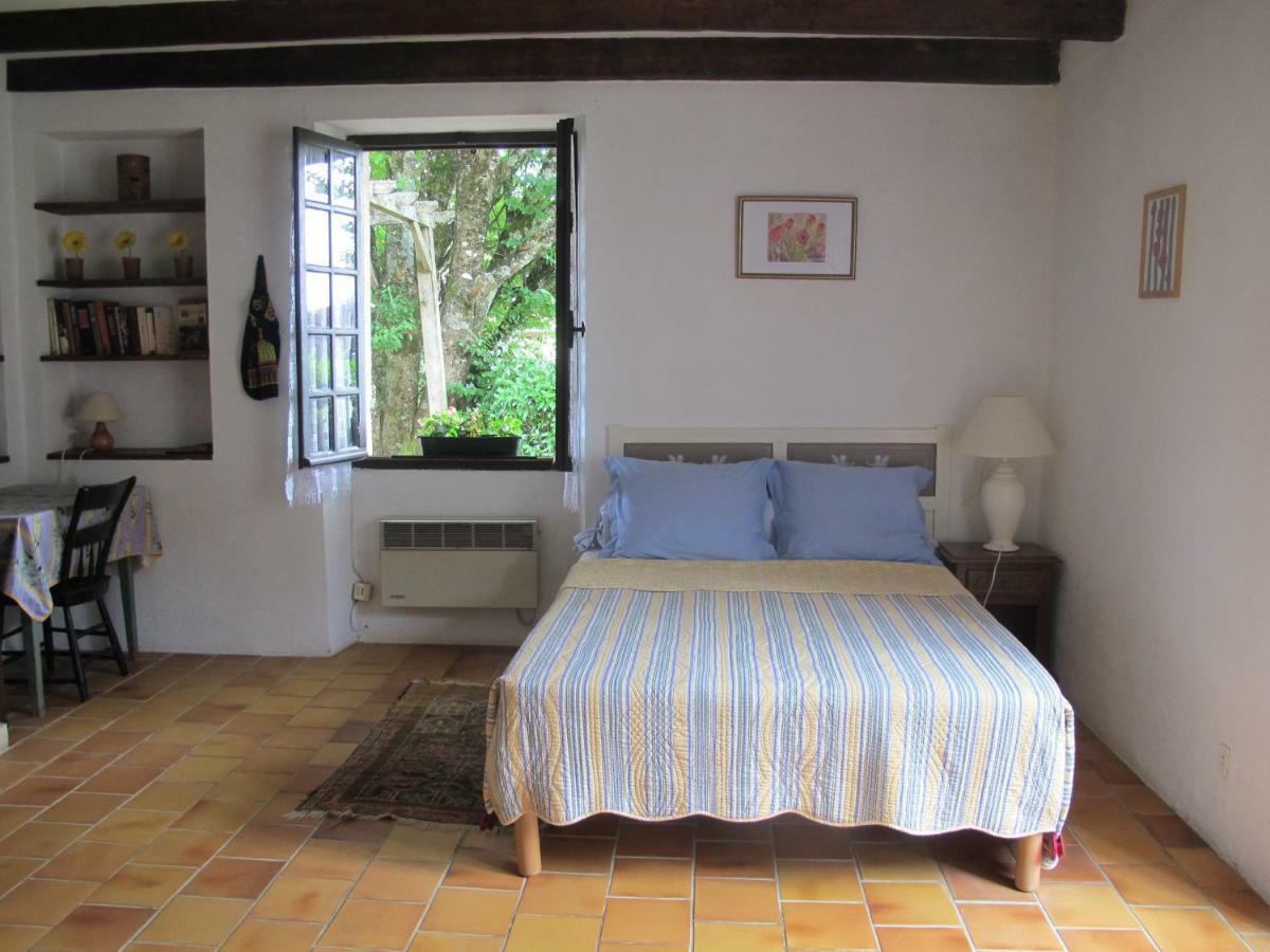 Gîte de Poppy Tursac Extérieur photo